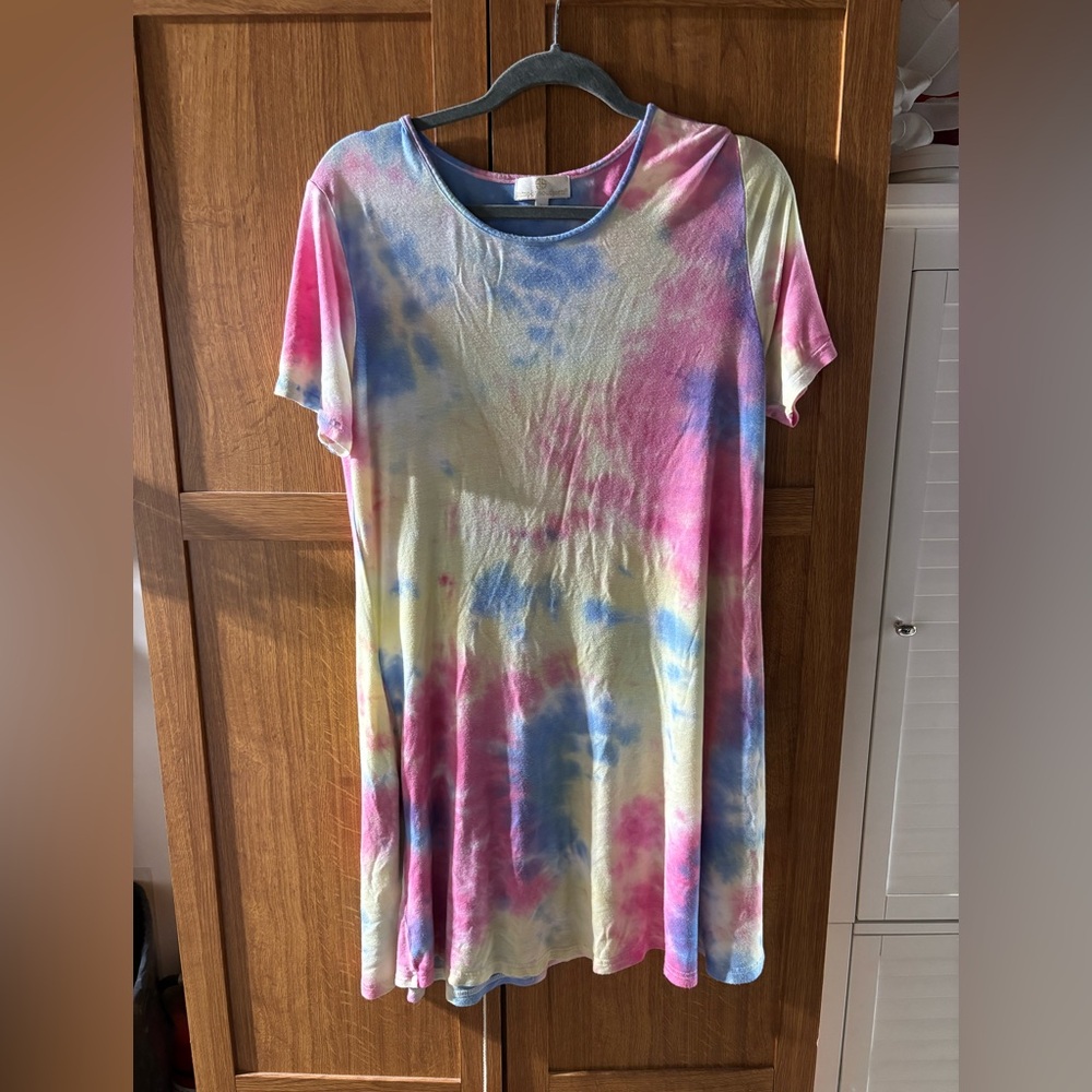 Simply Southern Colorful Tie-Dye Short Sleeve dress with pickeys. size large